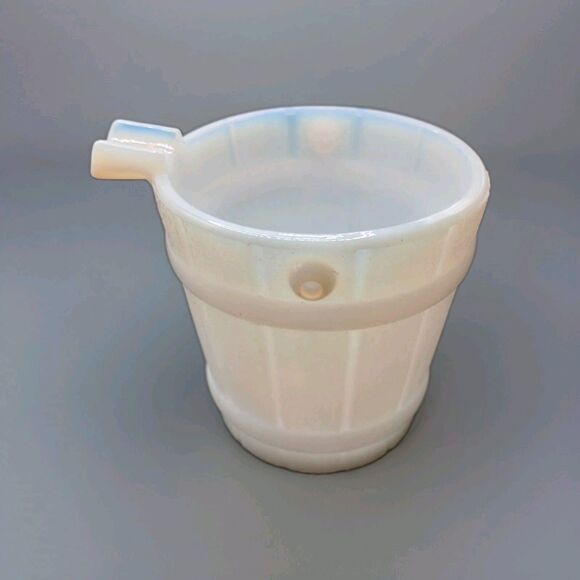 Opal 50's Vintage White Milk Glass Wood Pattern Water Bucket Pail Single Ashtray - Picture 1 of 10